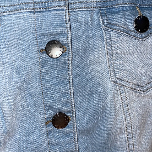 NEW VIP Jeans Distressed Long Sleeve Button Down with Pockets Denim Jacket - Picture 12 of 16
